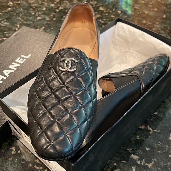 Authentic Chanel Mocassins Loafers. I recently had the soles resoled, size 39.5. - Picture 2 of 4